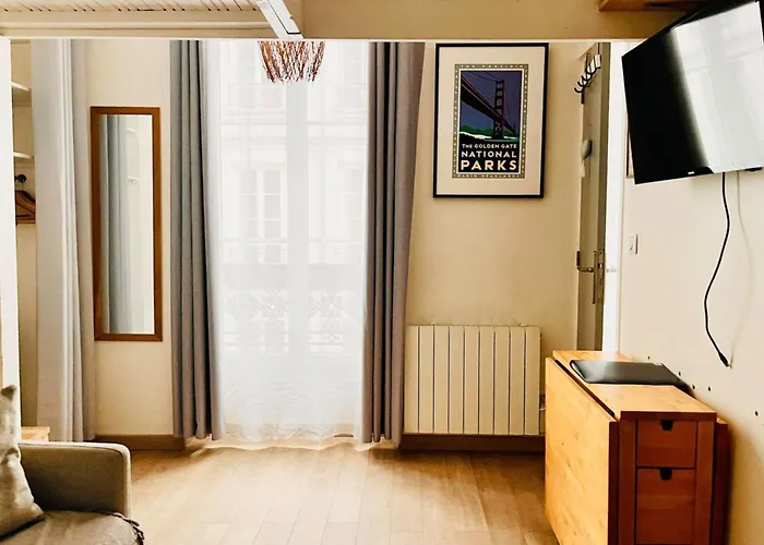 Elegant Flat Between Opera & Saint-lazare Апартаменты *