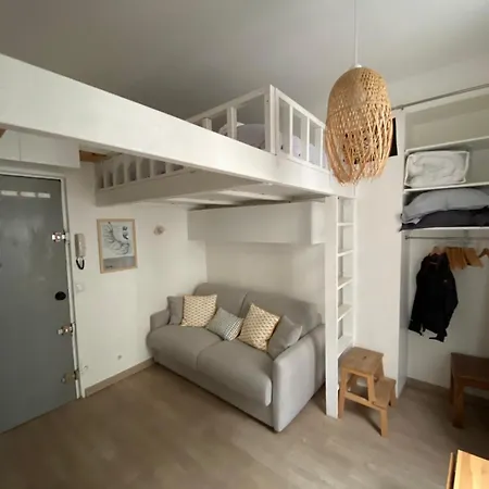 Elegant Flat Between Opera & Saint-lazare Paris